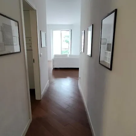 Tutto Intorno A Te Daire *